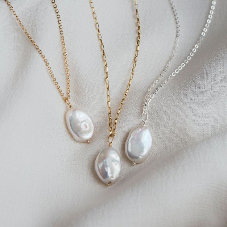 Oval pearl necklace