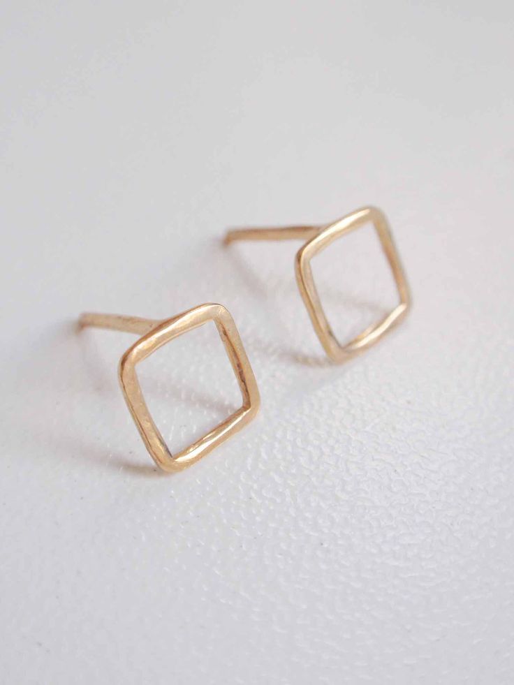 Open Square stud