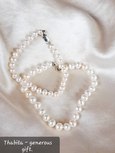 Generous gift pearl bracelet set