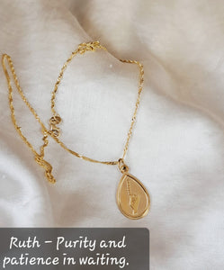 Ruth pendant