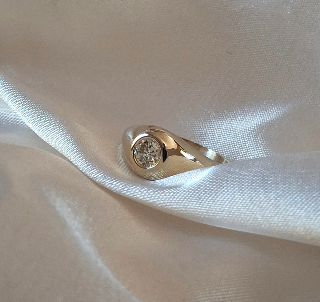Signet ring