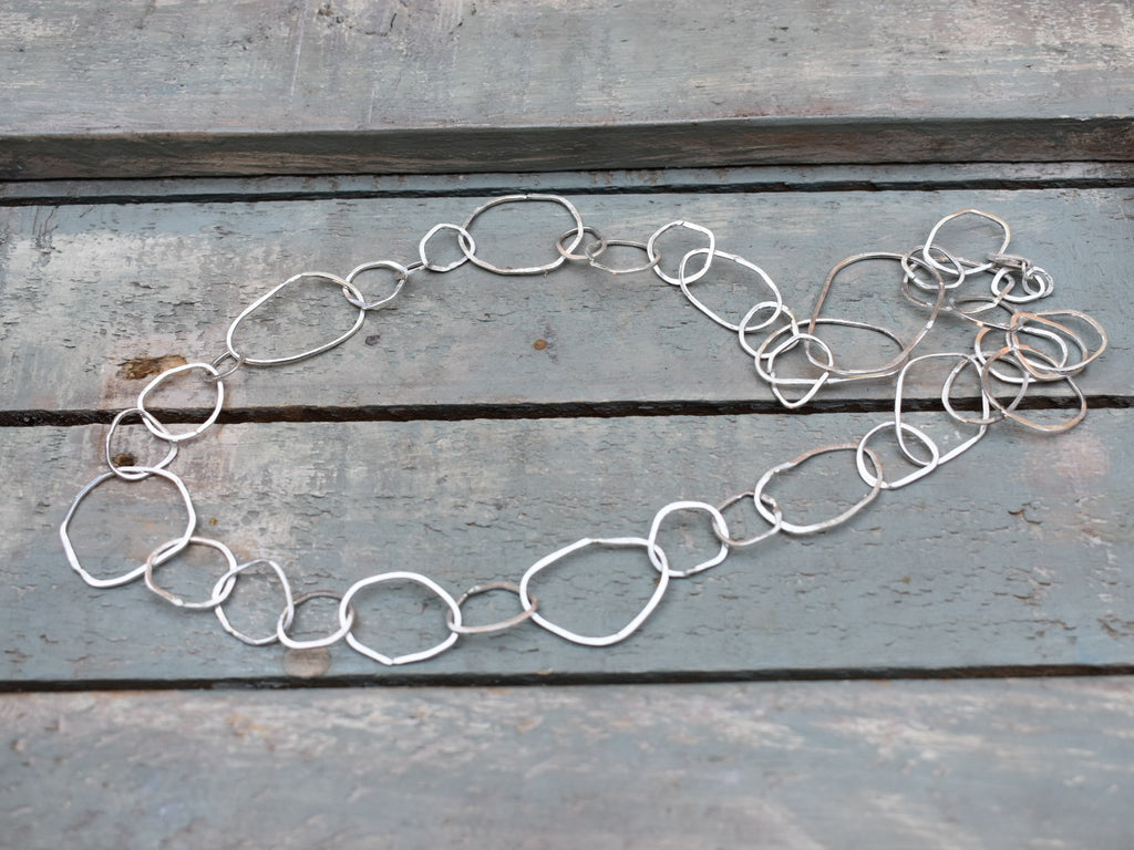 Sterling silver freeform interlinking links of different sizes. Available in a 60cm, 75cm or 90cm chain length.

Please note these bracelets are made on order by Erfdeel Juwele. Allow up to a week for manufacture. 

