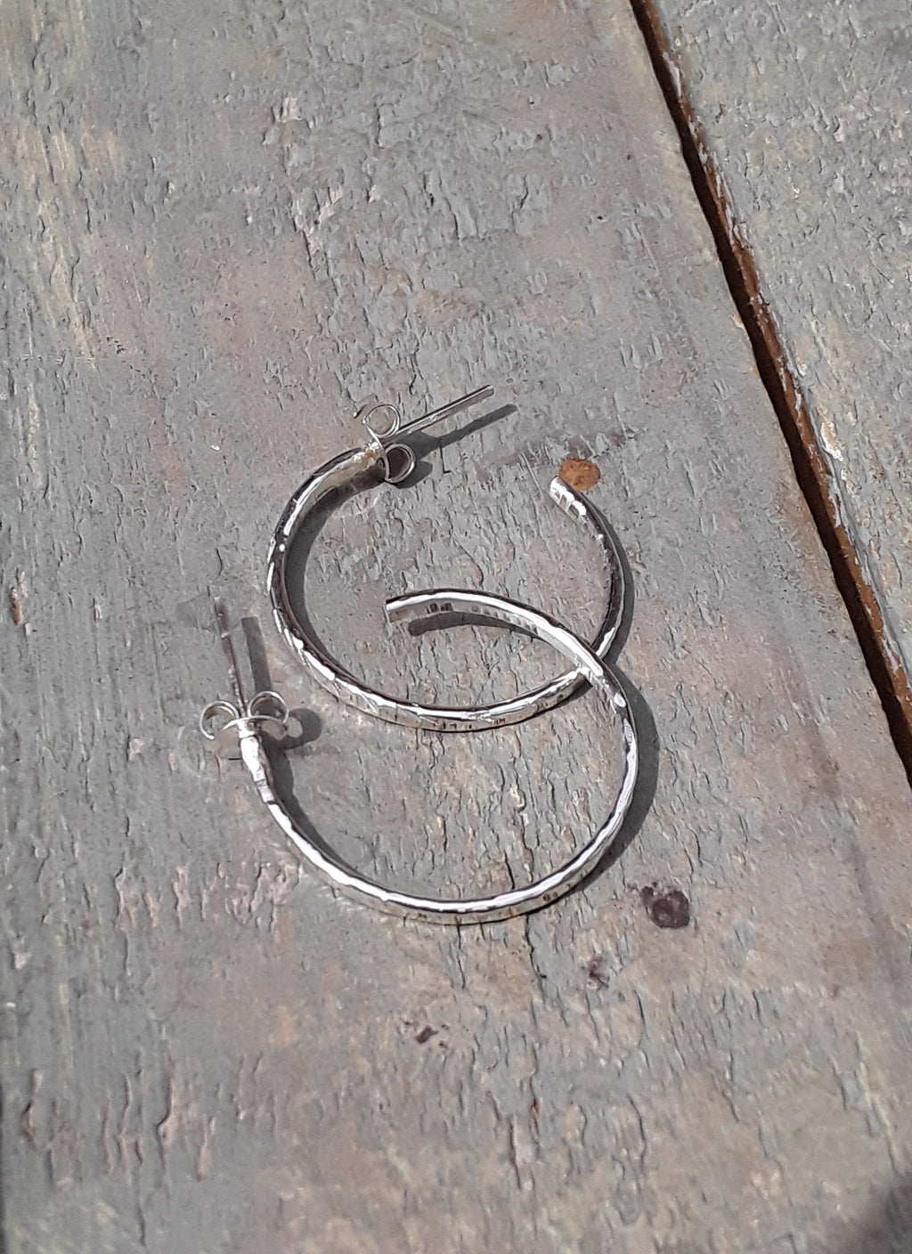 Textured round hoops