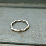 Twisted wire 9crt yellow gold band