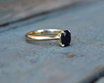 Black sapphire and yellow gold ring