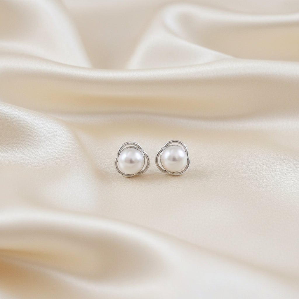 Love knot freshwater pearl earring