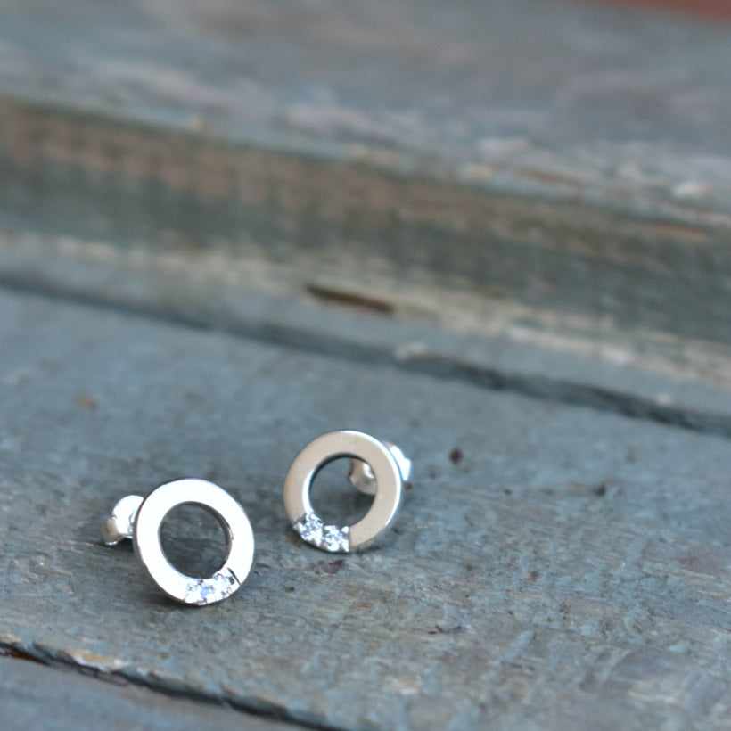 Open circle cubic studs