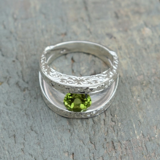 Hand engraved peridot silver ring