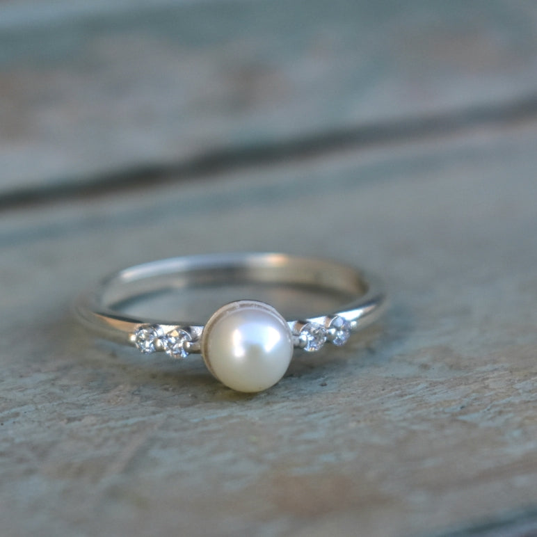 Pearl & moissanite ring