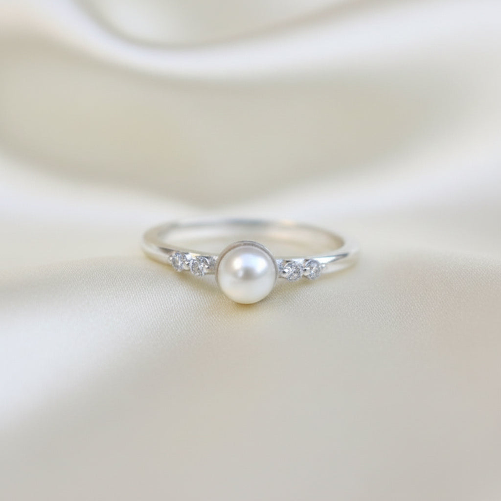 Pearl & moissanite ring