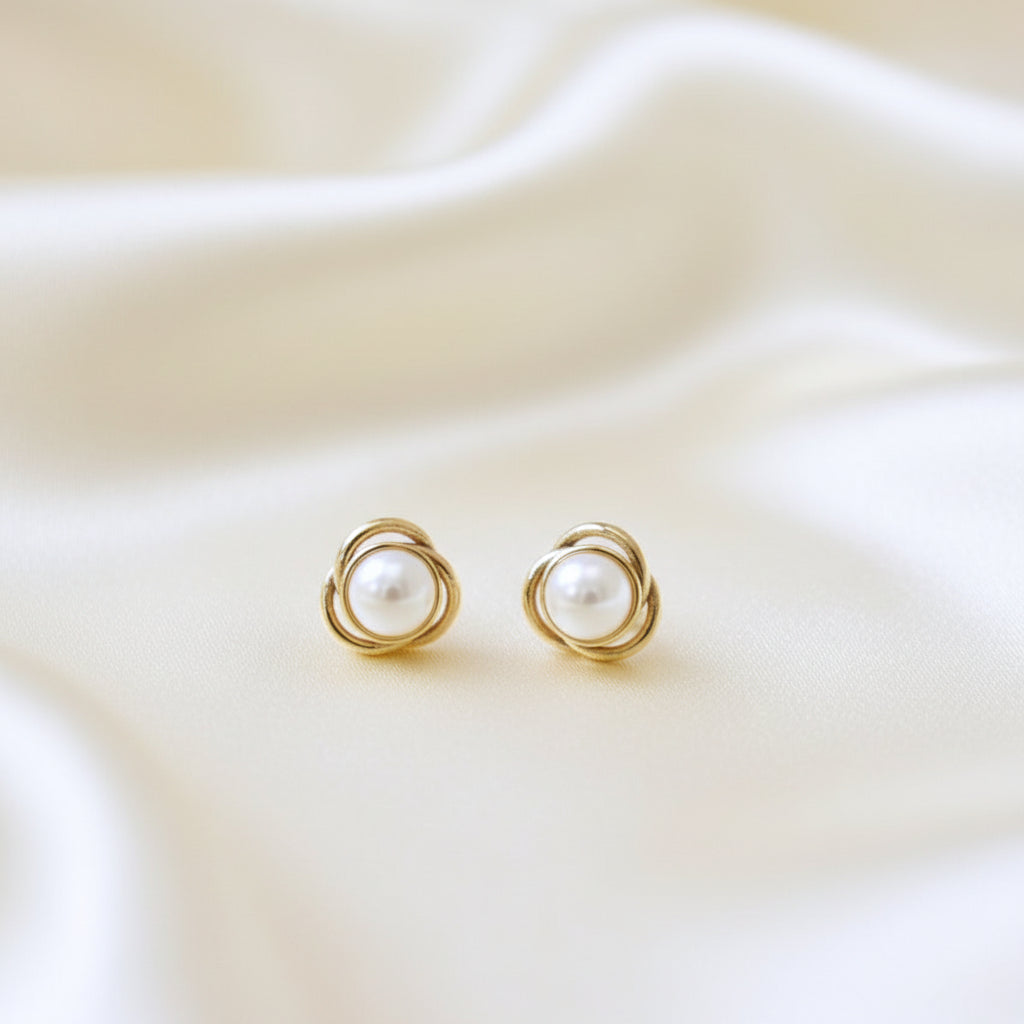 Love knot freshwater pearl earring