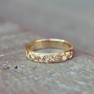 D shape ring with traditional hand engraving