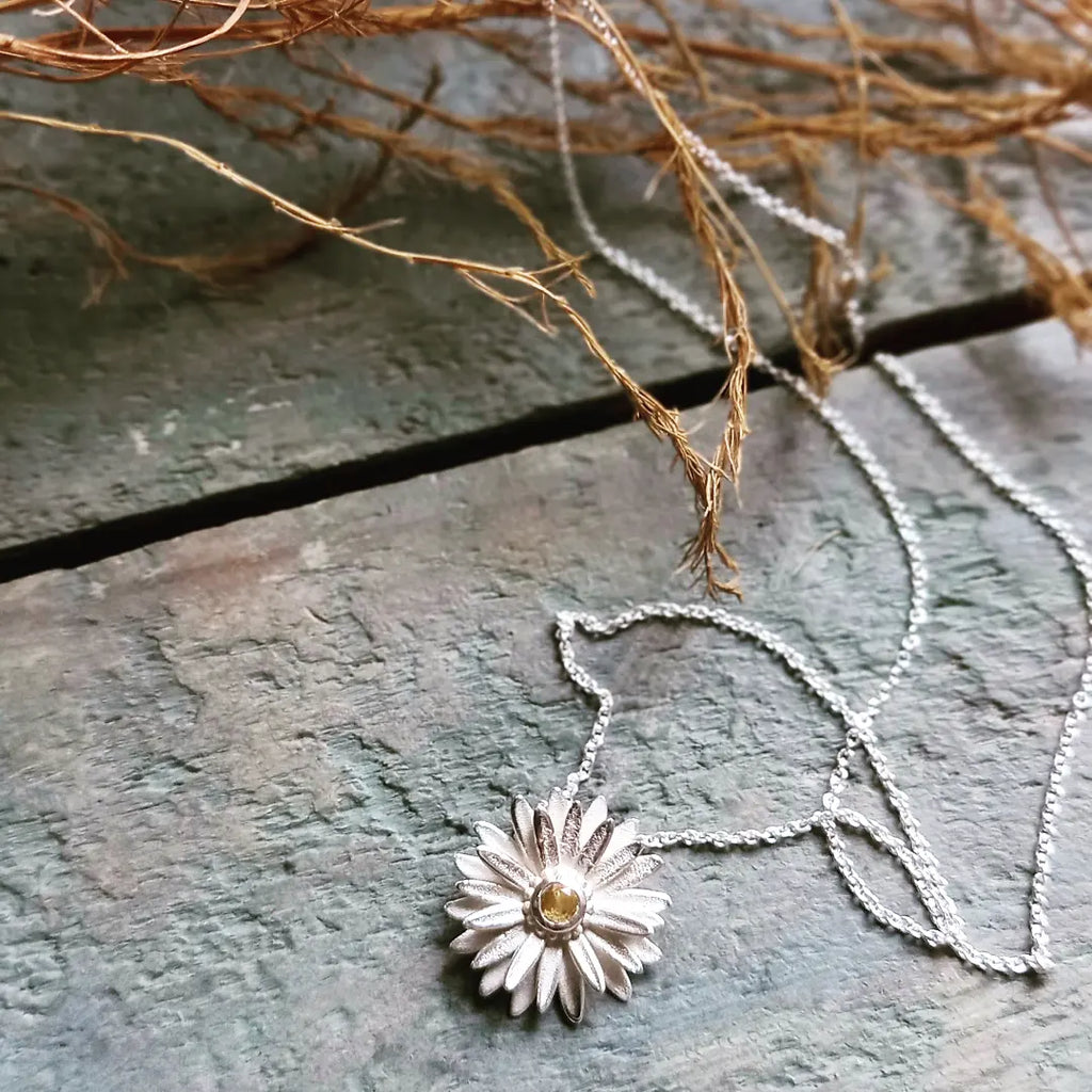Organic silver daisy with 3mm Citrene