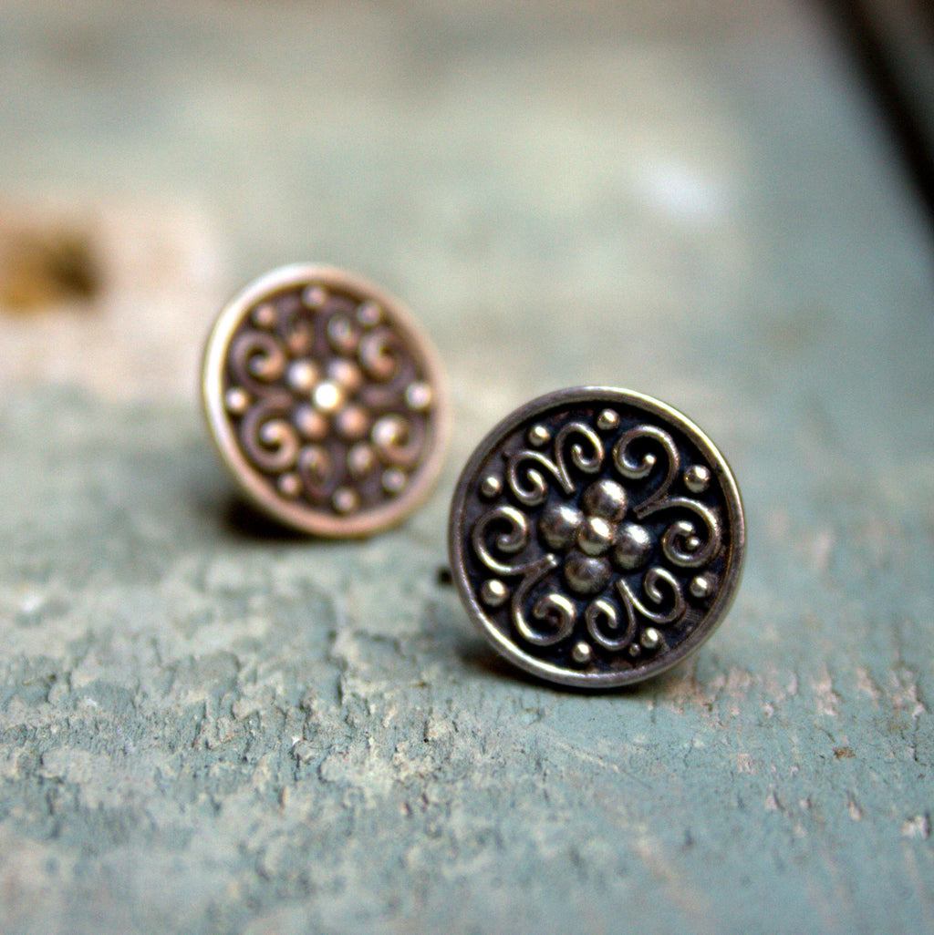 Sterling silver vintage disc studs.  Please note all pieces are made on order by Erfdeel Juwele. Allow up to one week for manufacture.