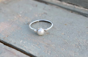 Vintage freshwater pearl & silver ring